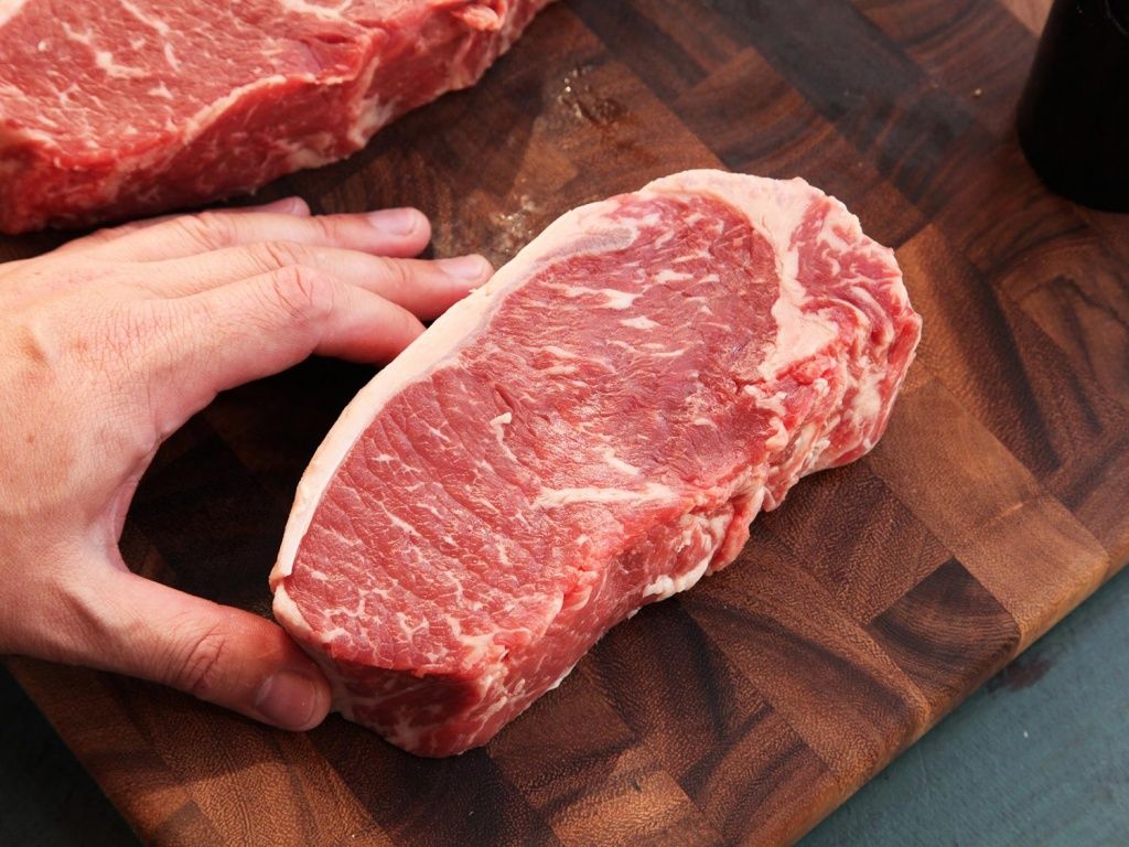Как приготовить стейк из мраморной говядины